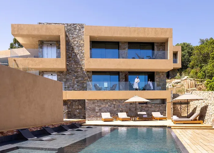 Les Regalia Hotel & Spa
